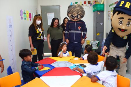 Prefeitura de Demerval Lobão promove ação educativa do Maio Amarelo em creches do município