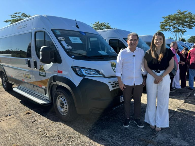 Demerval Lobão recebe van do MOBSUAS para reforçar assistência social