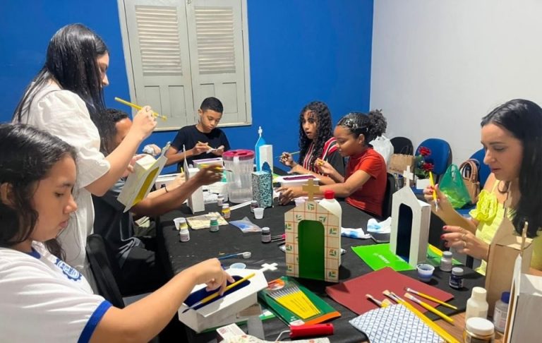 Alunos da rede municipal participam de oficina artística e produzem peças para os festejos de Demerval Lobão