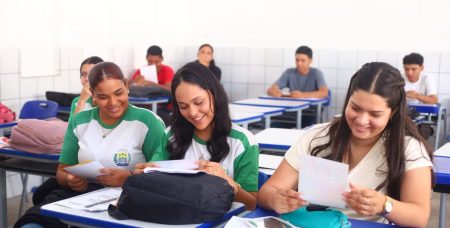 Escolas de Demerval Lobão recebem convite para programação do Mês da Juventude